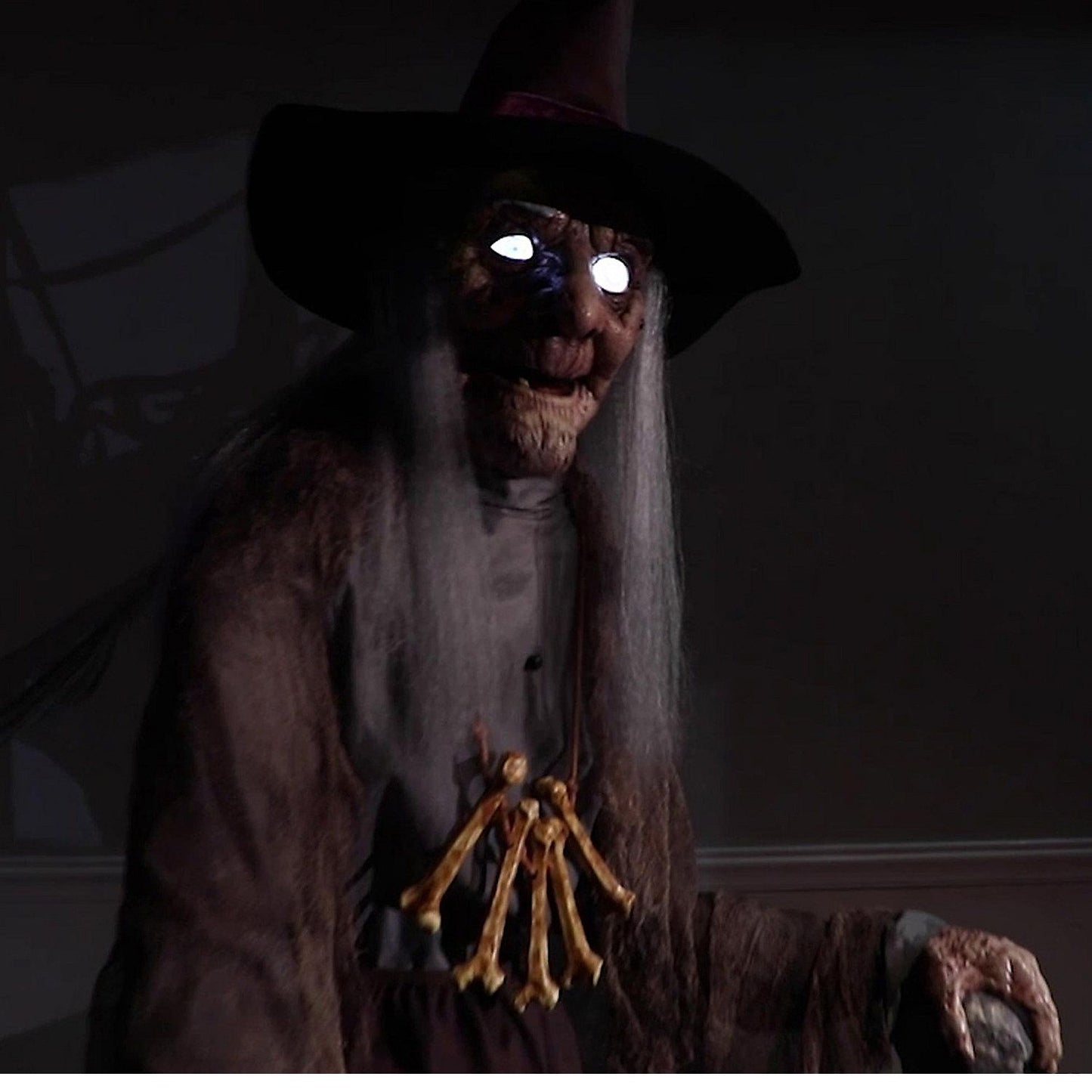 Animated Witch Prop with Servo-Motor